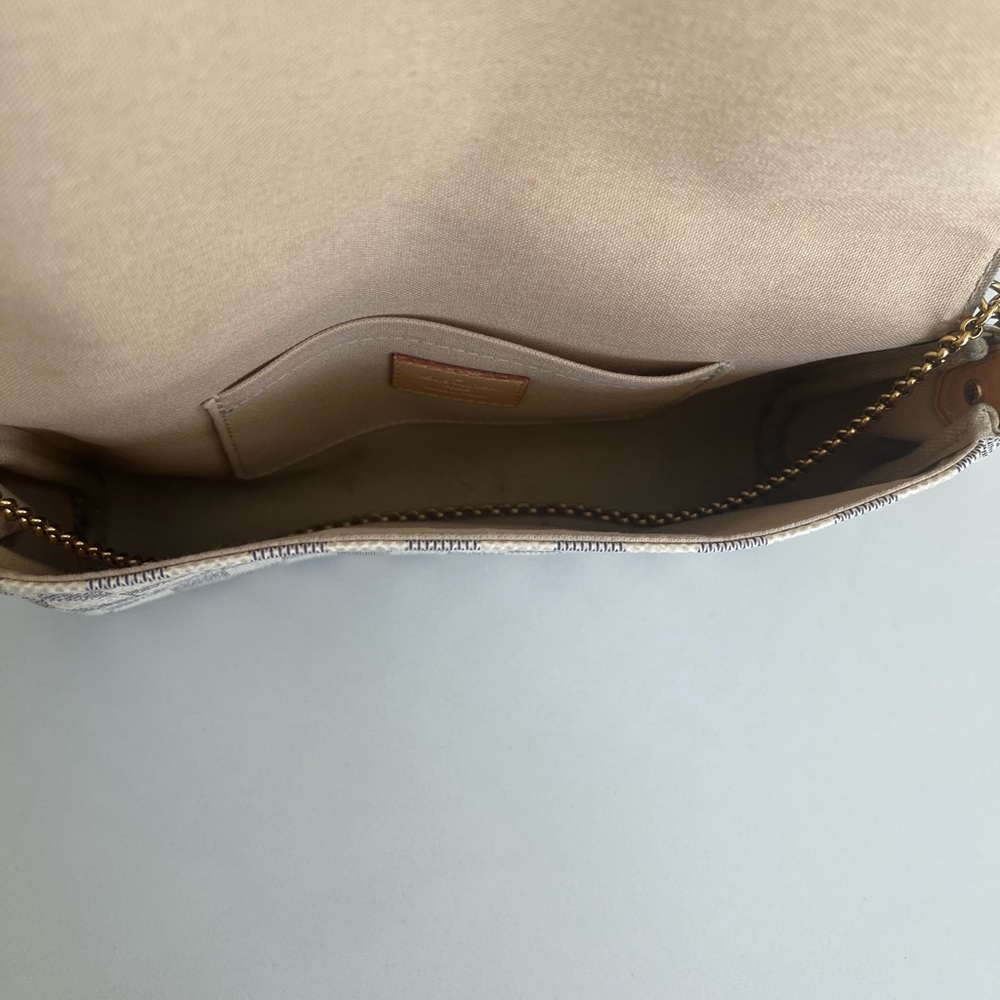 Louis Vuitton - Picture 6 of 6